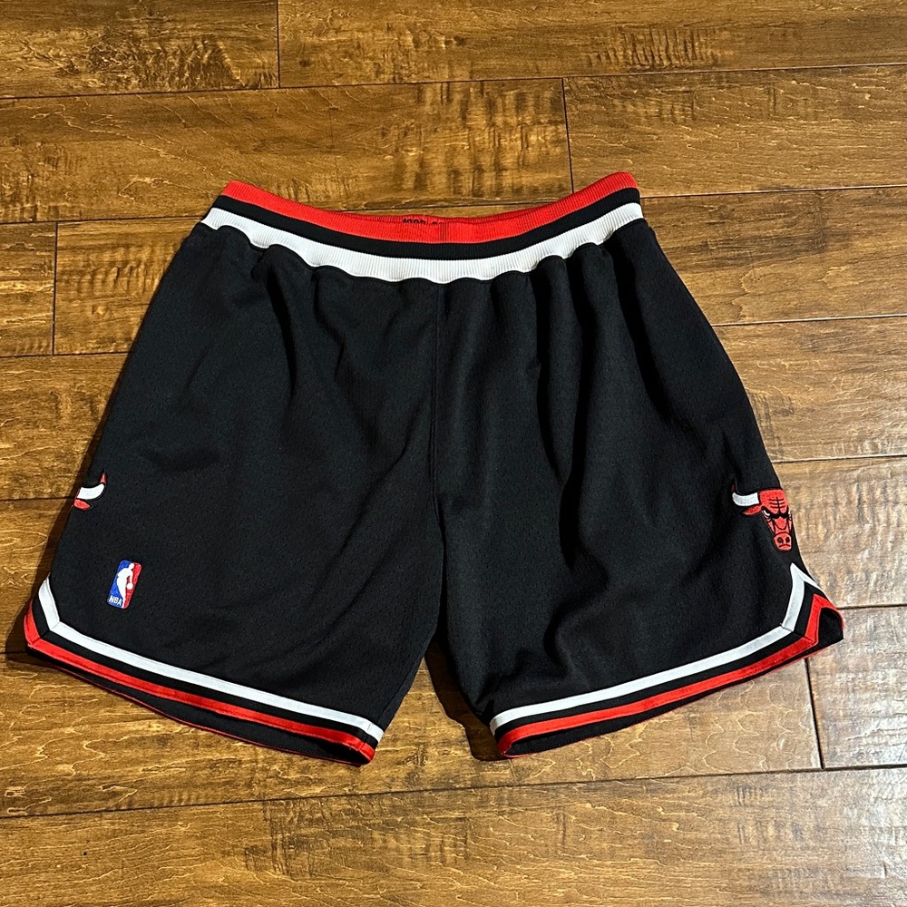 Men's NBA Chicago bulls Black and Red Basketball Shorts